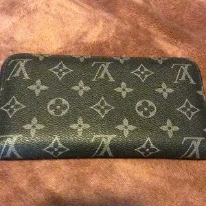 Black and Grey Louis Vuitton wallet